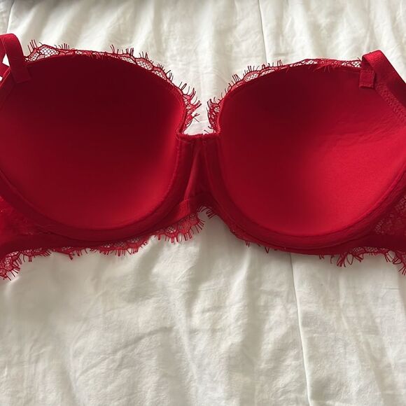 Victorias Secret Dream Angels Demi Lined Lace Bra in Lipstick Red - Picture 3 of 4